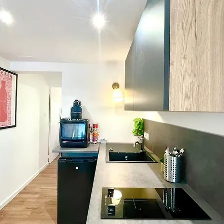 Elegant / Independant / Rdc / Parking Appartamento